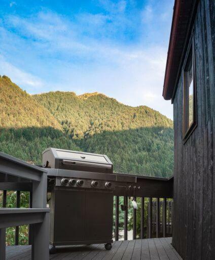 Central, Modern Loft Style Home - 2 Min Walk From Town Queenstown Eksteriør billede