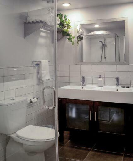 Central, Modern Loft Style Home - 2 Min Walk From Town Queenstown Eksteriør billede